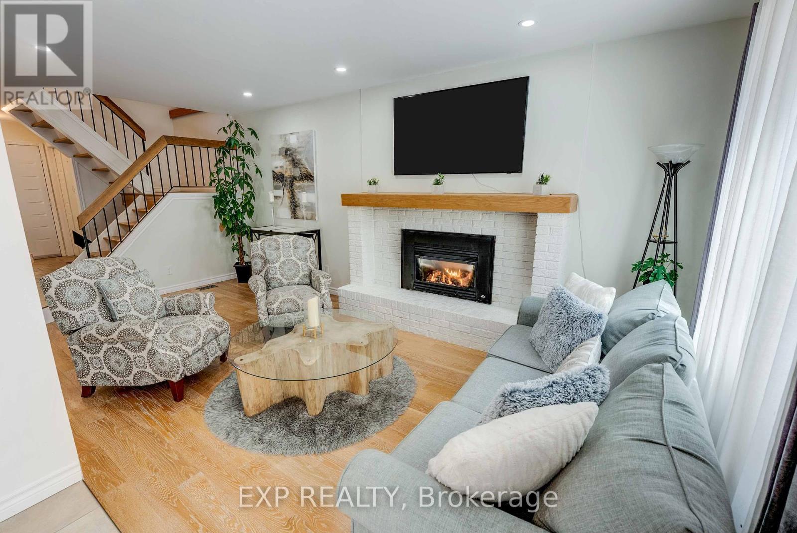 Property at 113 ONEIDA PLACE image 3