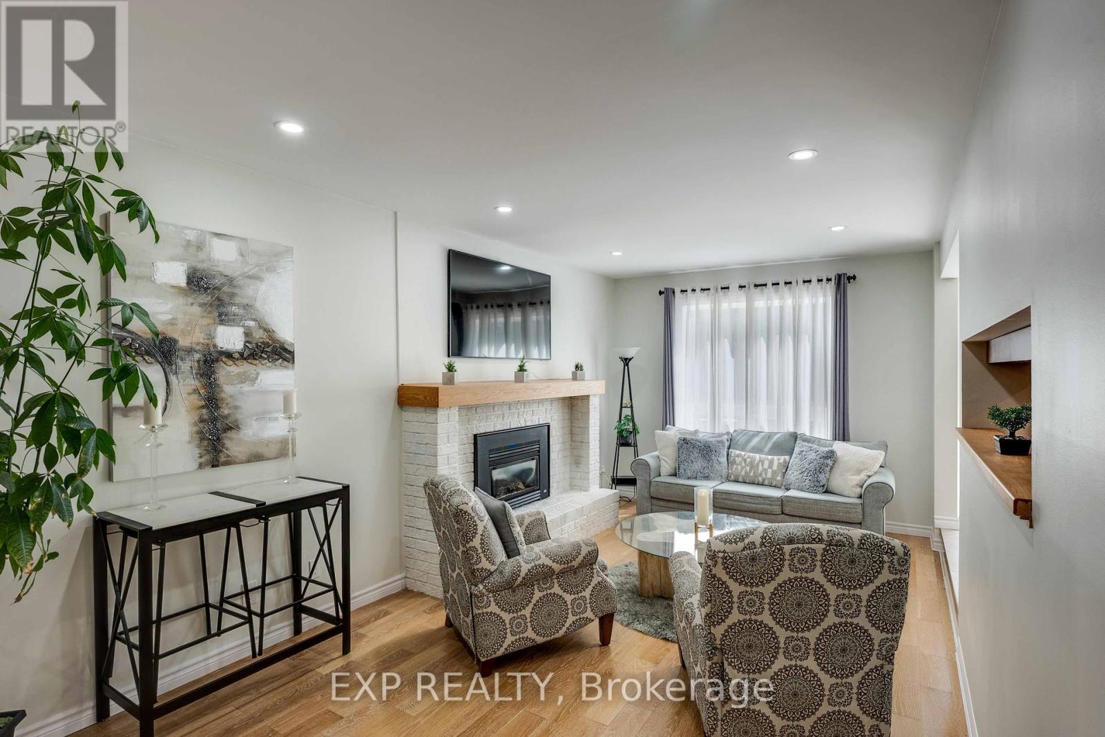 Property at 113 ONEIDA PLACE image 4