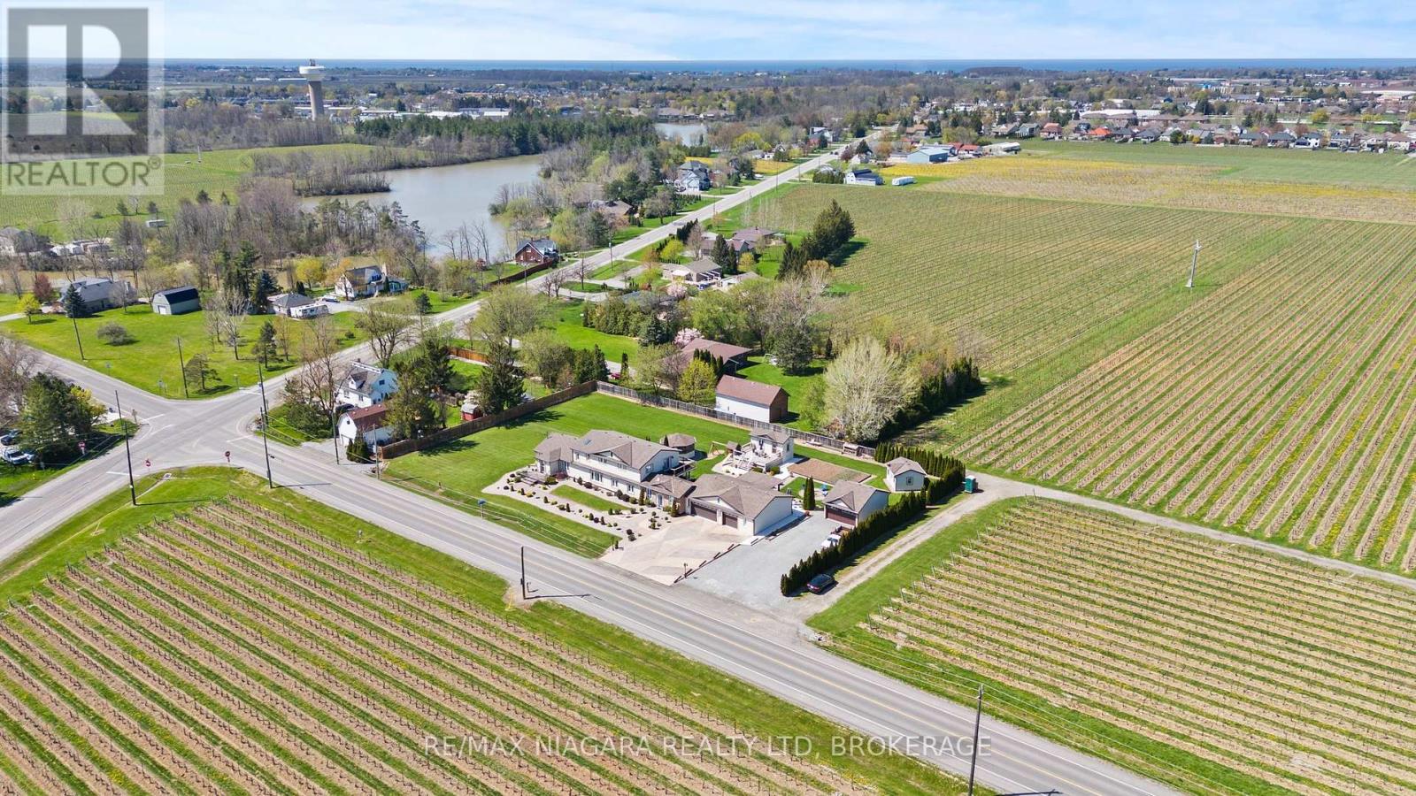 Property at 724 LINE 3 ROAD image 2