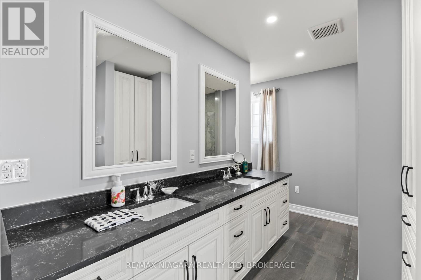 724 Line 3 Road, Niagara-On-The-Lake (Virgil), Ontario  L0S 1J0 - Photo 32 - X12178719