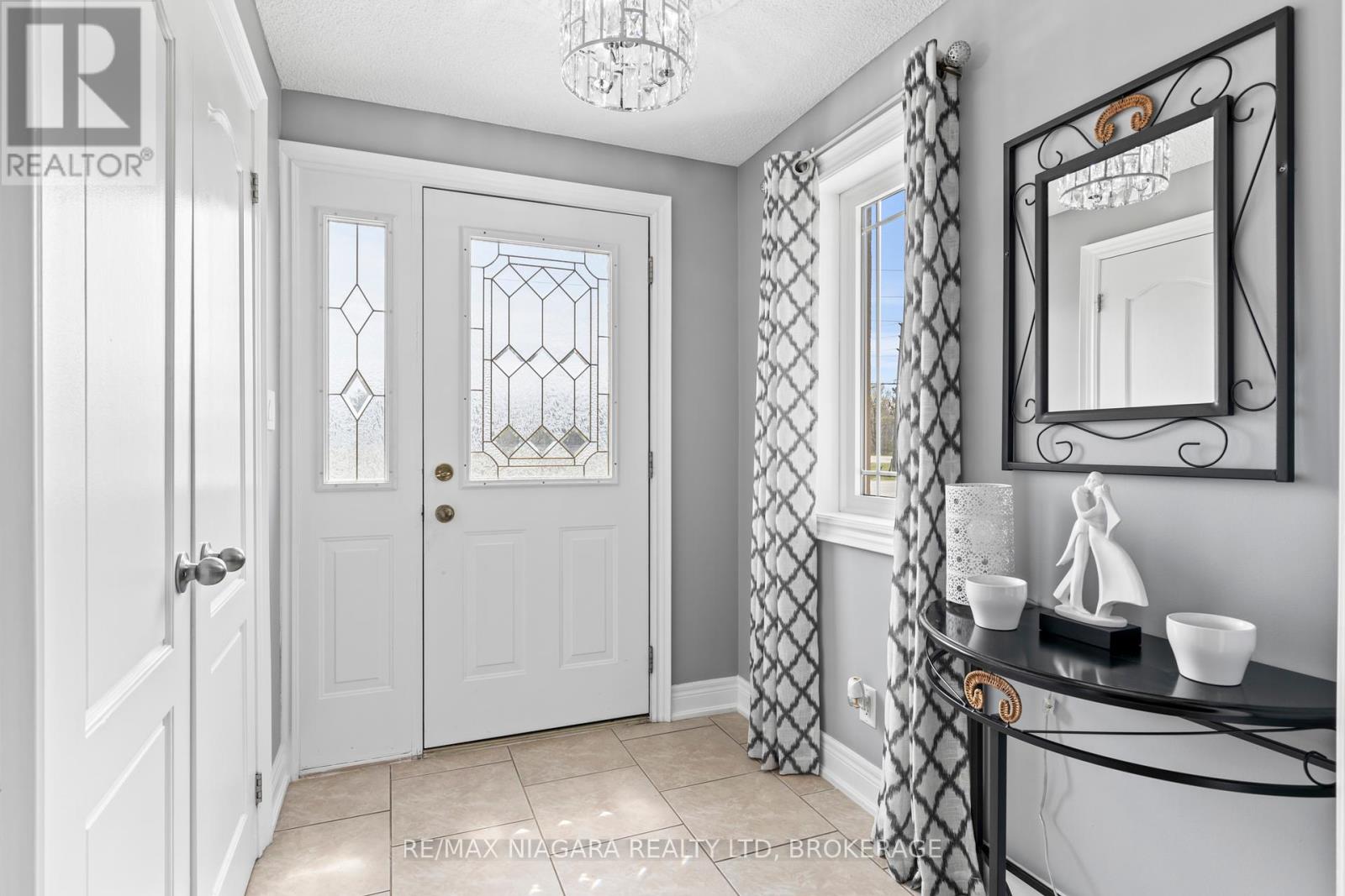 724 Line 3 Road, Niagara-On-The-Lake (Virgil), Ontario  L0S 1J0 - Photo 9 - X12178719