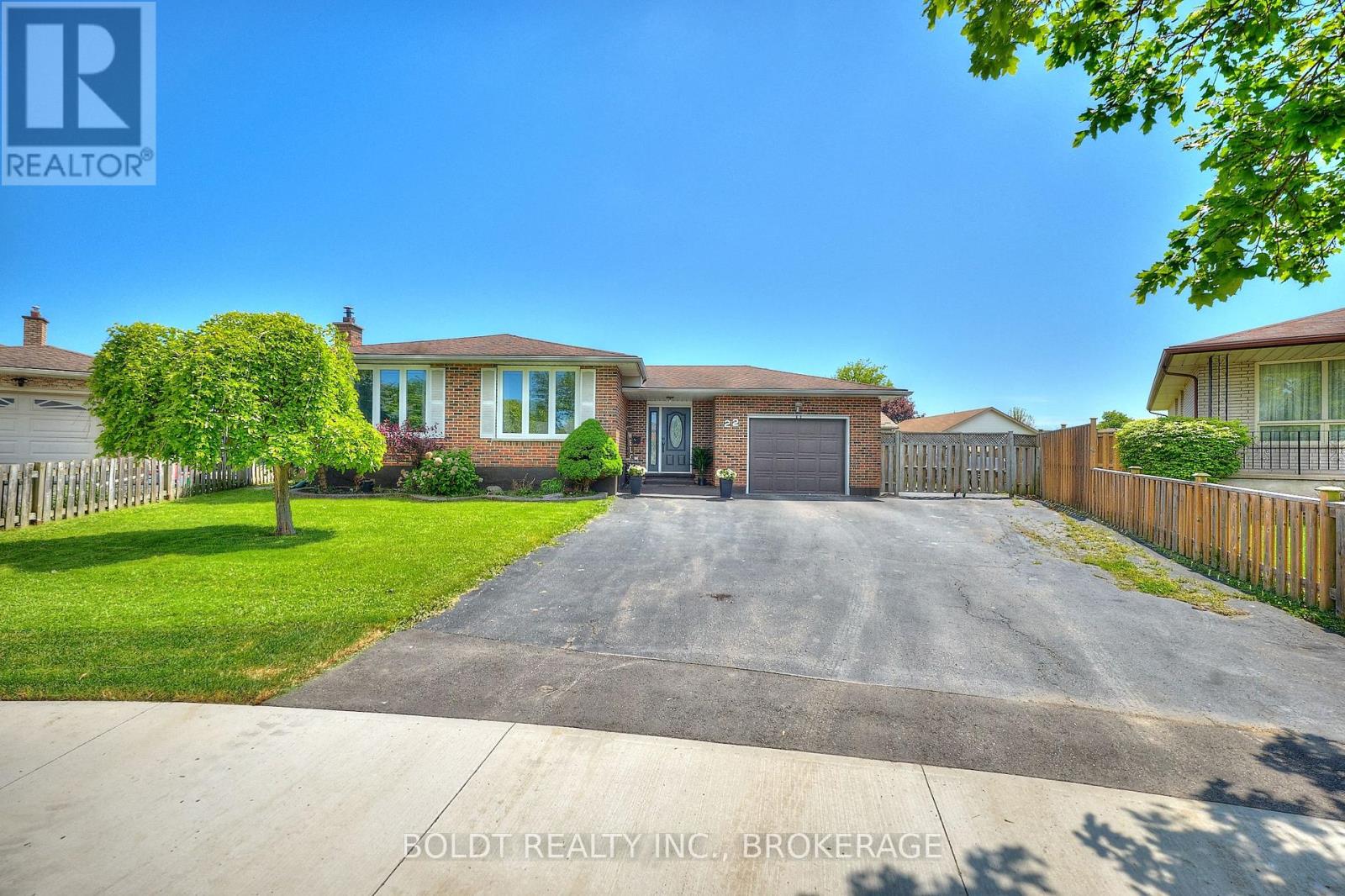 22 VEGA COURT, Welland, Ontario