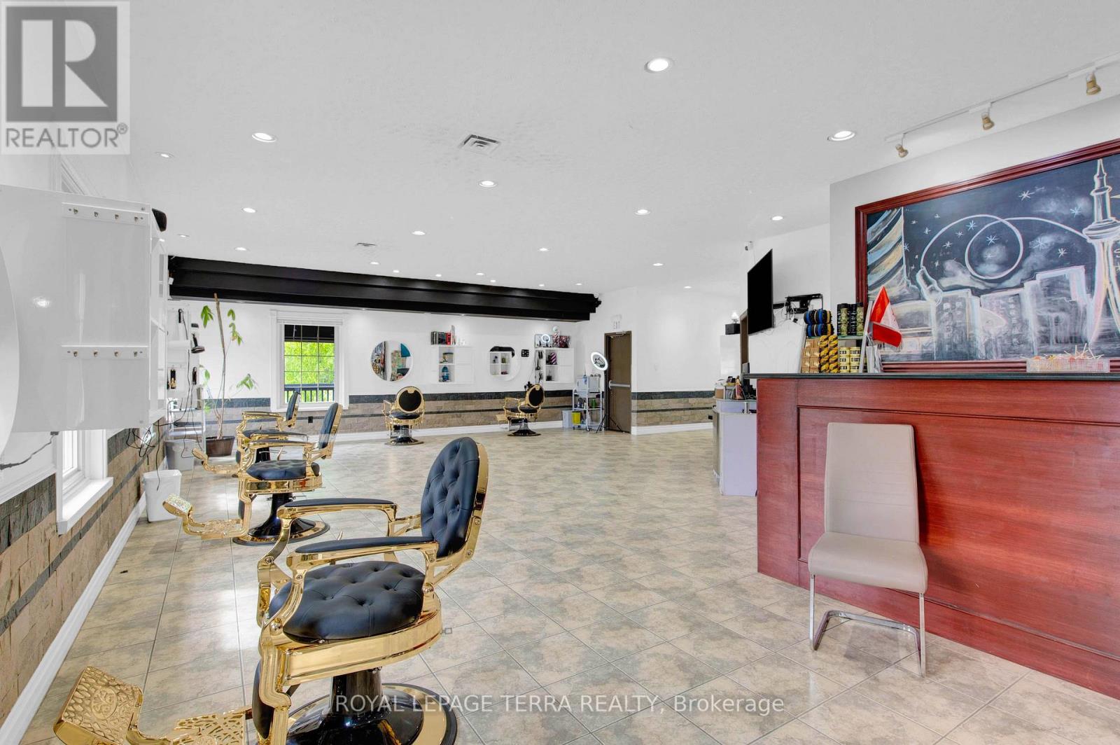 4 - 527 Victoria Street E, New Tecumseth, Ontario  L9R 1K1 - Photo 8 - N12178616