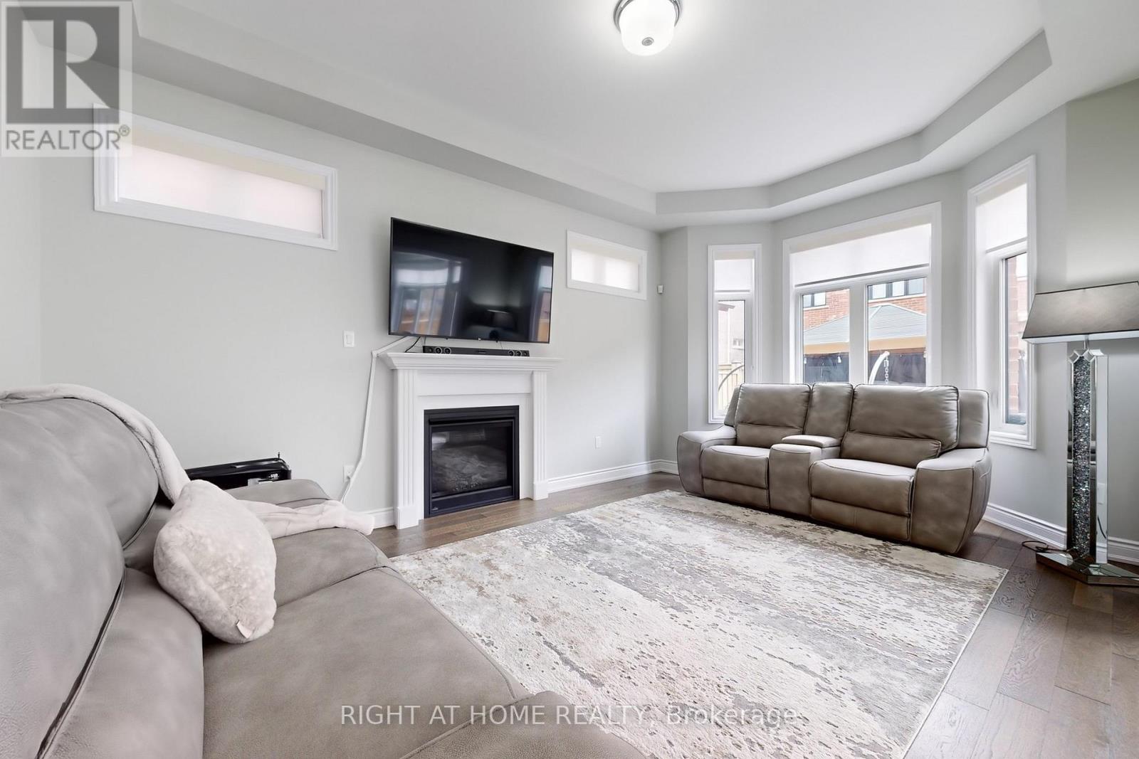 12 King Boulevard, King, Ontario  L7B 0M8 - Photo 8 - N12178640