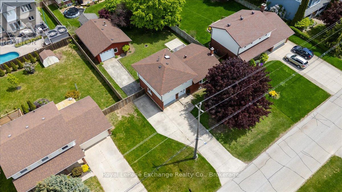 447 Falconer Street, Saugeen Shores, Ontario  N0H 2C2 - Photo 4 - X12178783