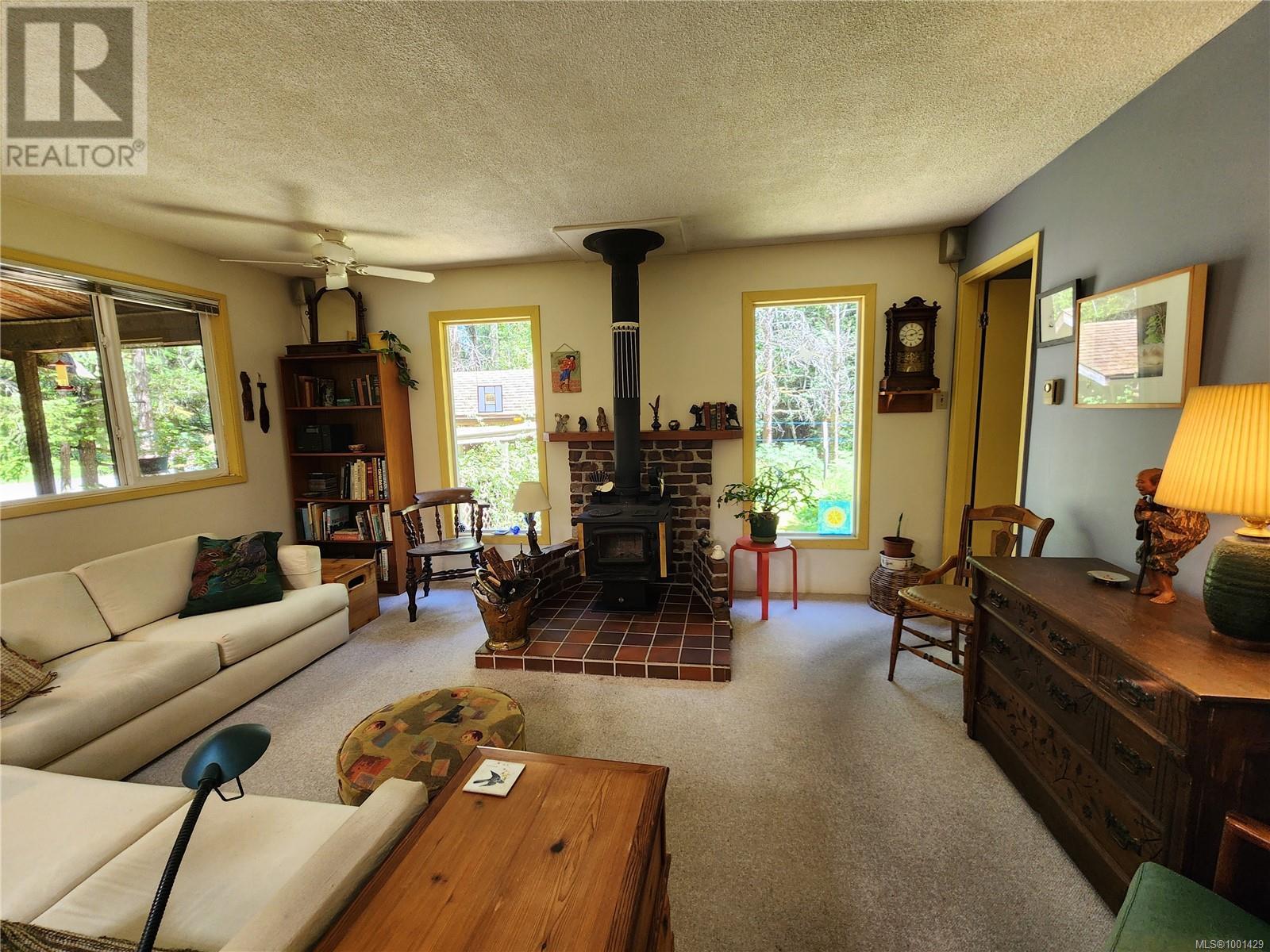 Property at 195 Malaspina Dr image 4