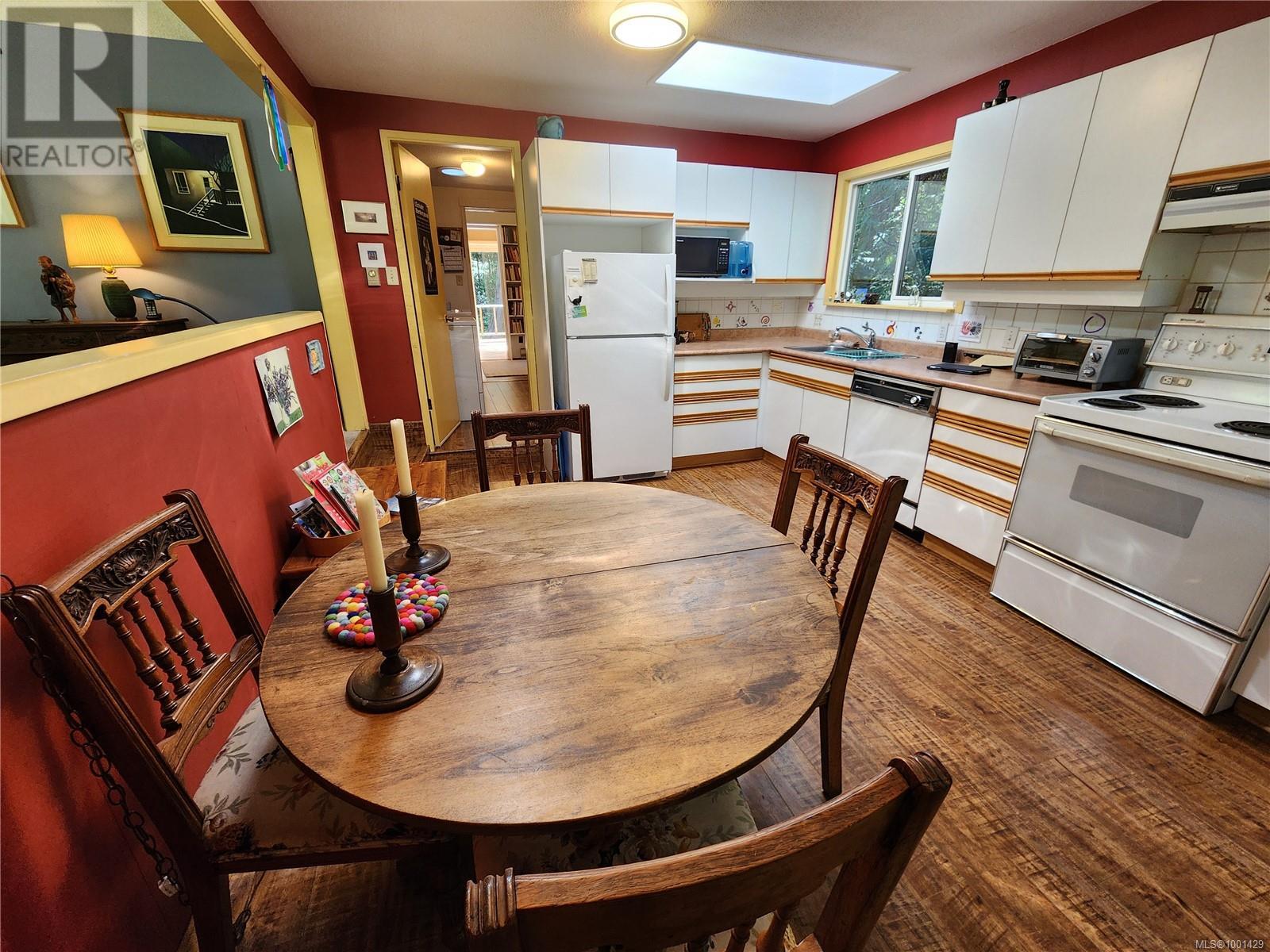 Property at 195 Malaspina Dr image 5
