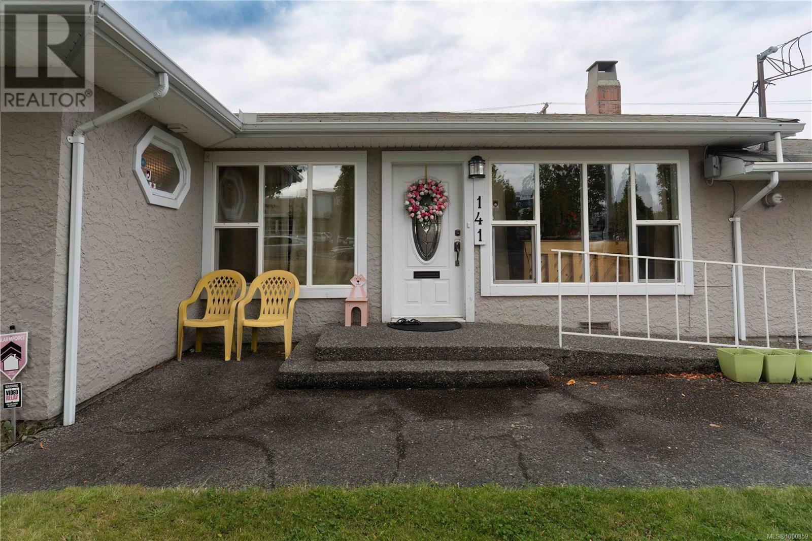 Property at 141 Jensen Ave E image 2