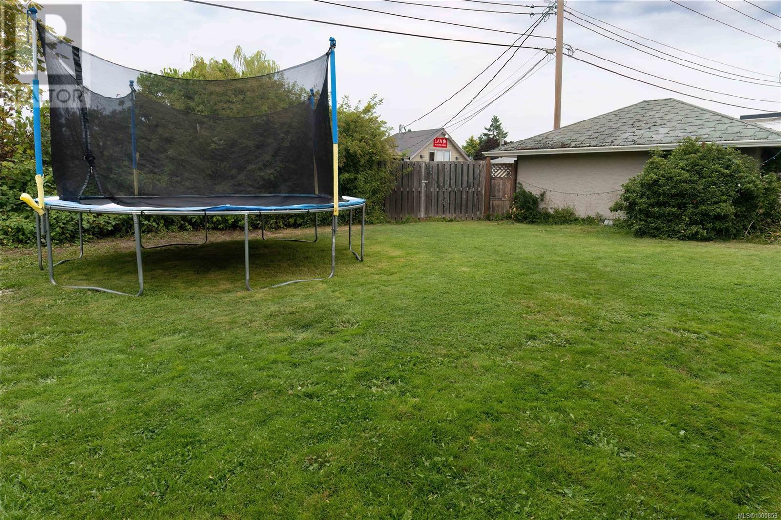 Property at 141 Jensen Ave E image 4