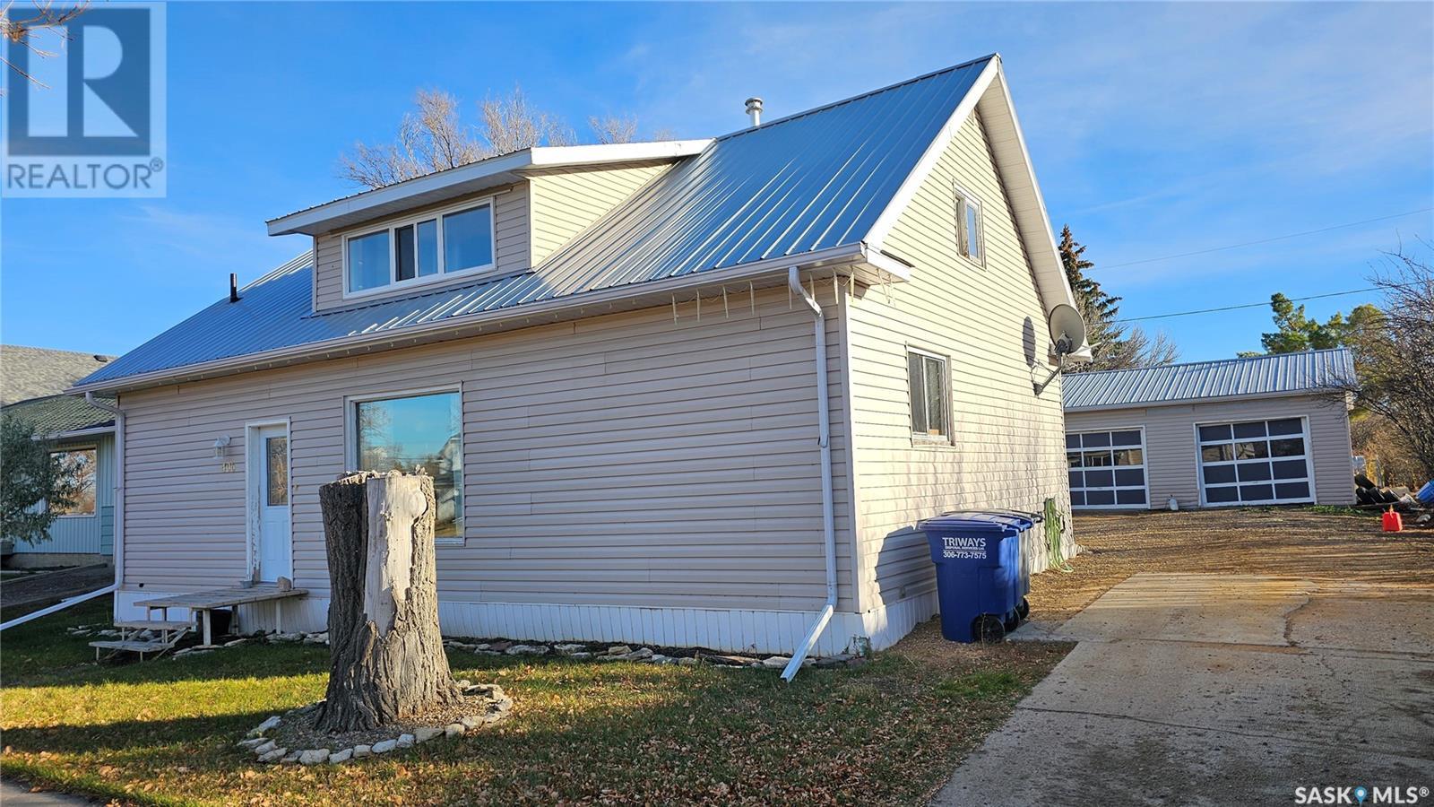 406 Centre STREET, Cabri, Saskatchewan