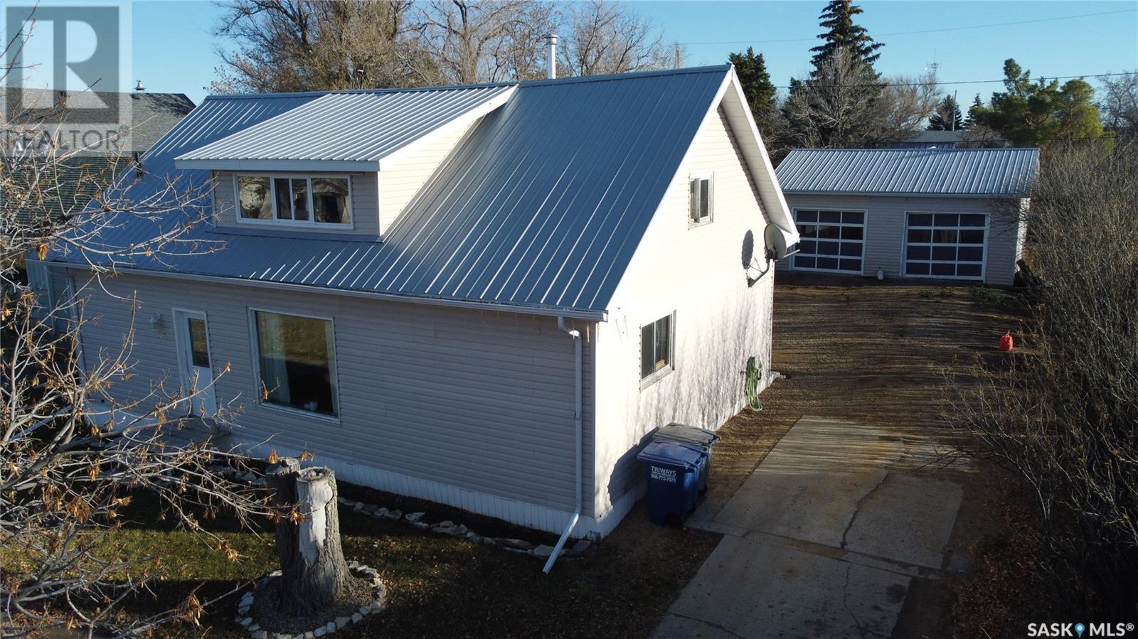 406 Centre Street, Cabri, Saskatchewan  S0N 0J0 - Photo 40 - SK006687