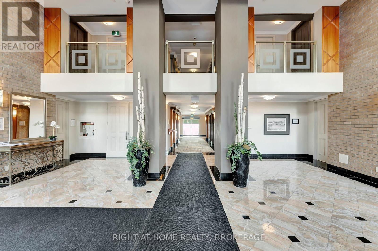 802 - 2190 Lakeshore Road, Burlington, Ontario  L7R 4K1 - Photo 2 - W12178543