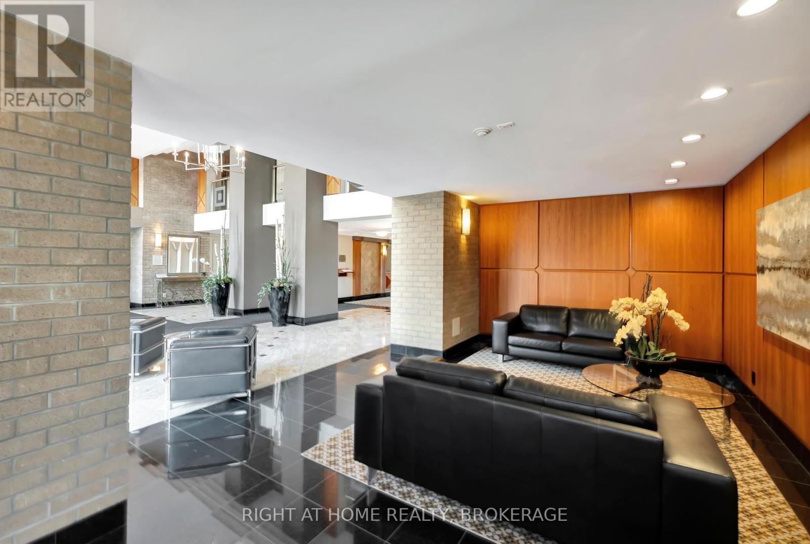 802 - 2190 Lakeshore Road, Burlington, Ontario  L7R 4K1 - Photo 4 - W12178543