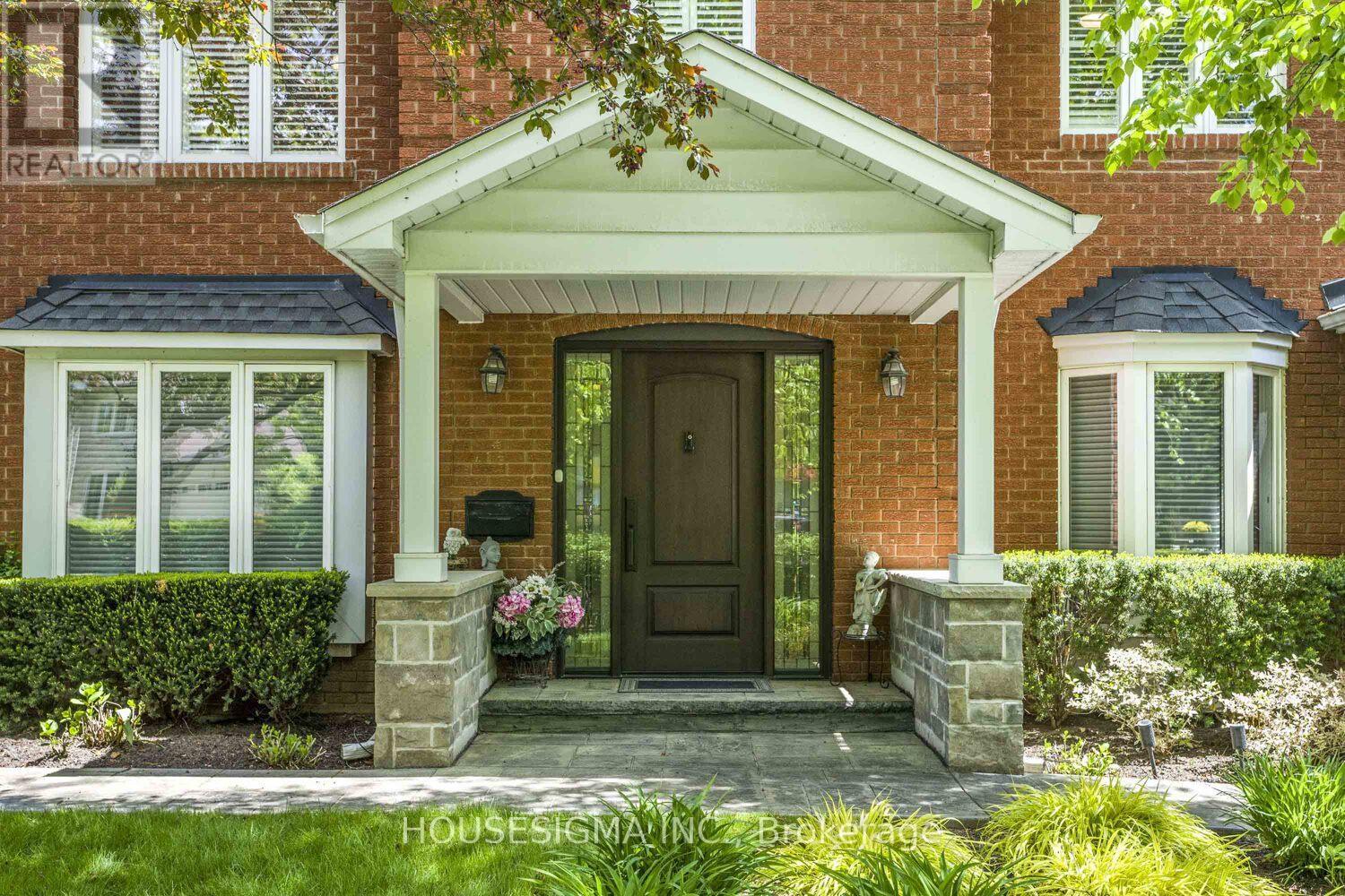 1150 Cynthia Lane, Oakville, Ontario  L6J 6A6 - Photo 3 - W12178545
