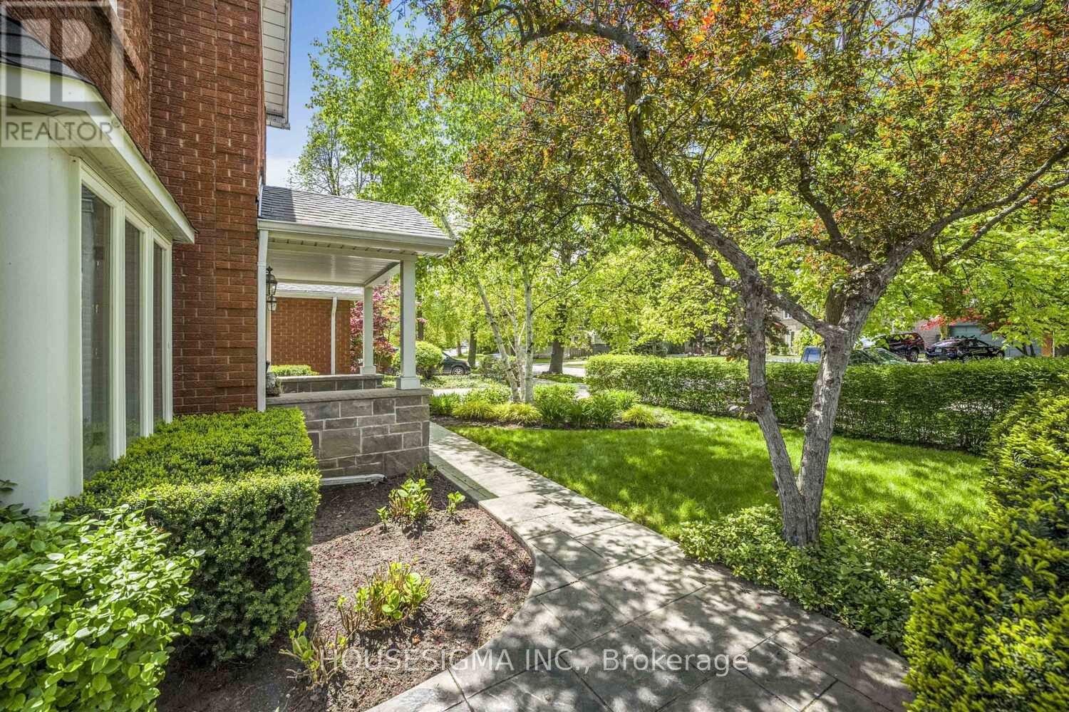 1150 Cynthia Lane, Oakville, Ontario  L6J 6A6 - Photo 4 - W12178545