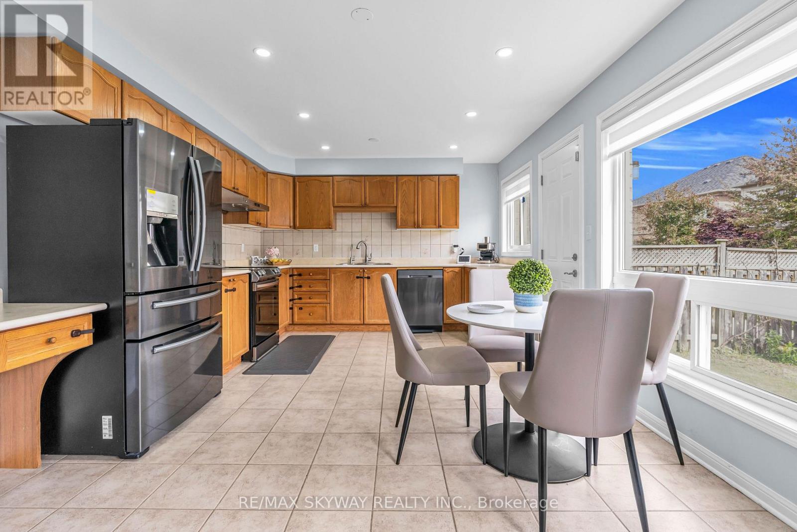 39 Rowland Street, Brampton, Ontario  L7A 1Z9 - Photo 11 - W12178585