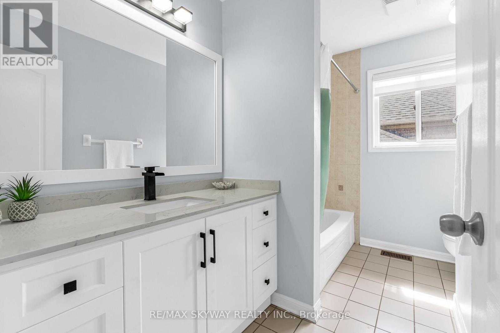 39 Rowland Street, Brampton, Ontario  L7A 1Z9 - Photo 24 - W12178585