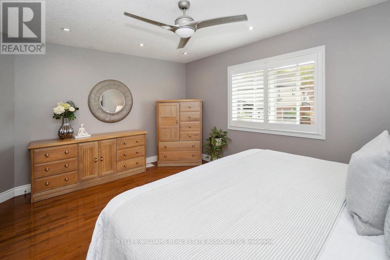 10 Meadowglen Boulevard, Halton Hills, Ontario  L7G 6H9 - Photo 25 - W12178633