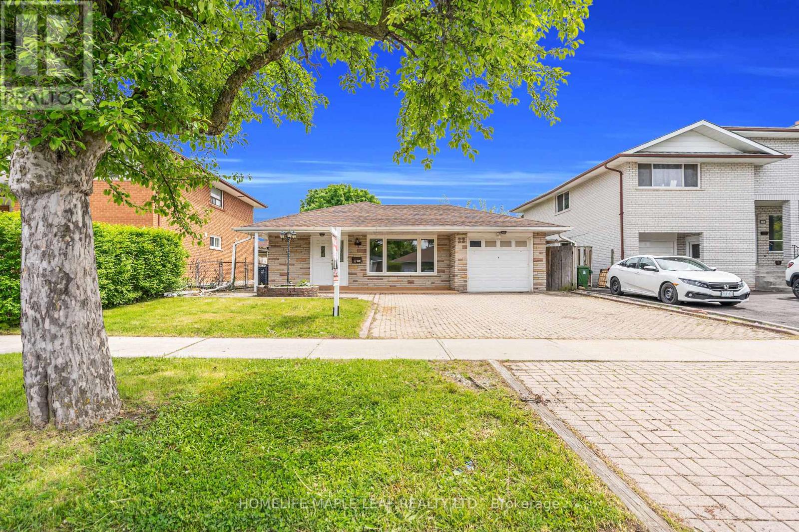 22 VANGE CRESCENT, Toronto, Ontario