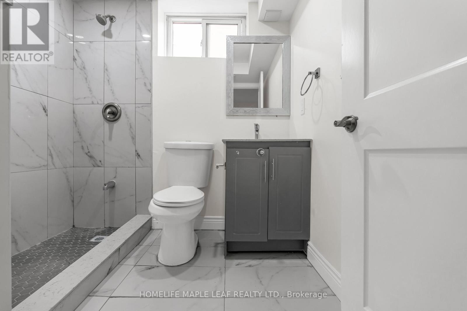 22 Vange Crescent, Toronto, Ontario  M9V 3N7 - Photo 31 - W12178634