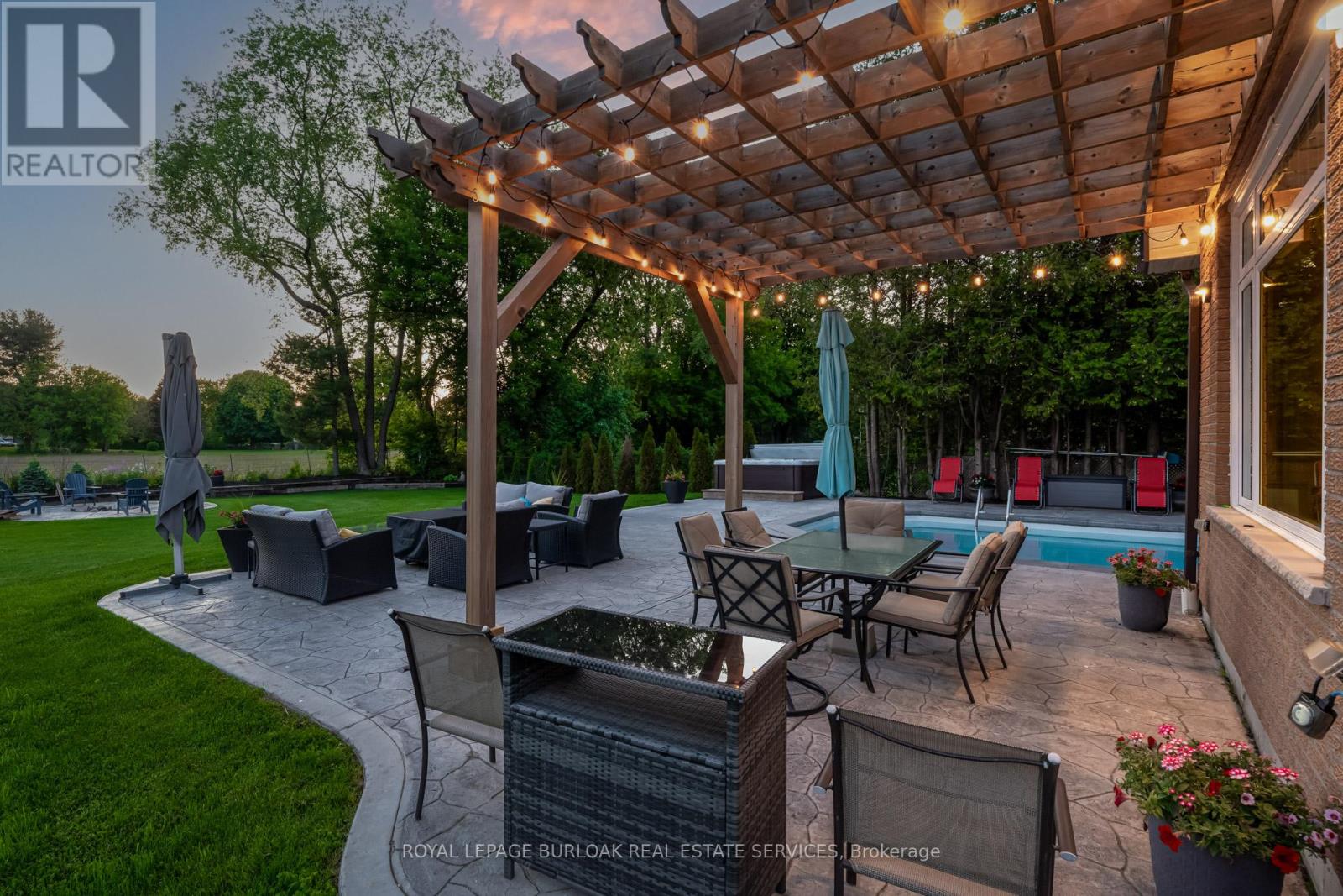 17 Beverlyglen Drive, Hamilton, Ontario  L0R 1T0 - Photo 42 - X12159430