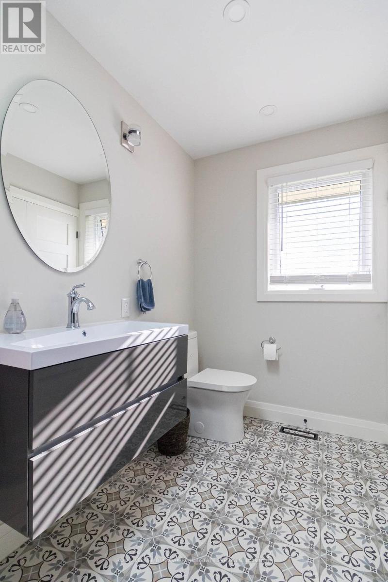 17 Beverlyglen Drive, Hamilton, Ontario  L0R 1T0 - Photo 25 - X12159430