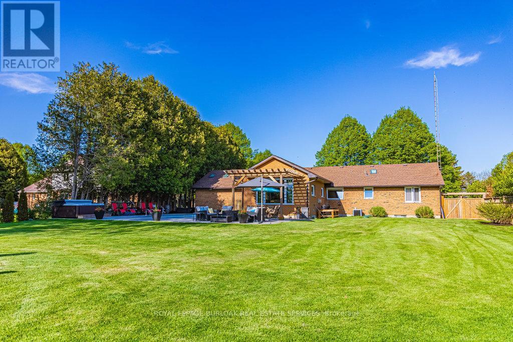 17 Beverlyglen Drive, Hamilton, Ontario  L0R 1T0 - Photo 37 - X12159430