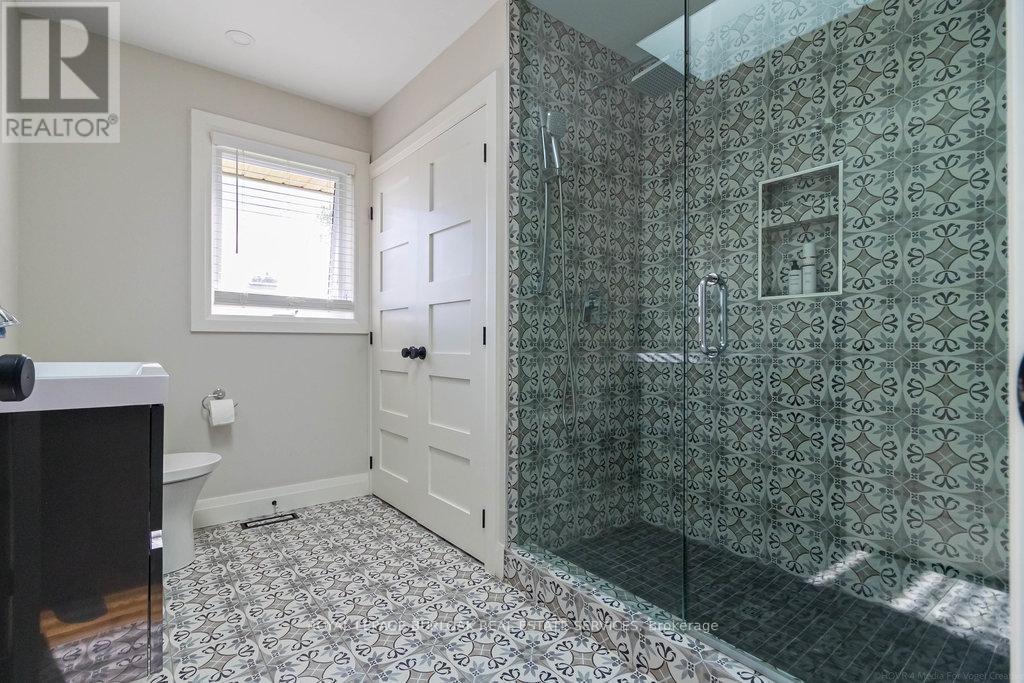 17 Beverlyglen Drive, Hamilton, Ontario  L0R 1T0 - Photo 26 - X12159430