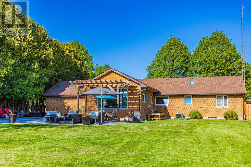 17 Beverlyglen Drive, Hamilton, Ontario  L0R 1T0 - Photo 38 - X12159430