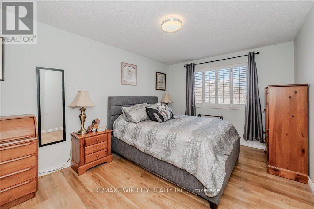 11 Acorn Way, Cambridge, Ontario  N1R 8M3 - Photo 8 - X12178577