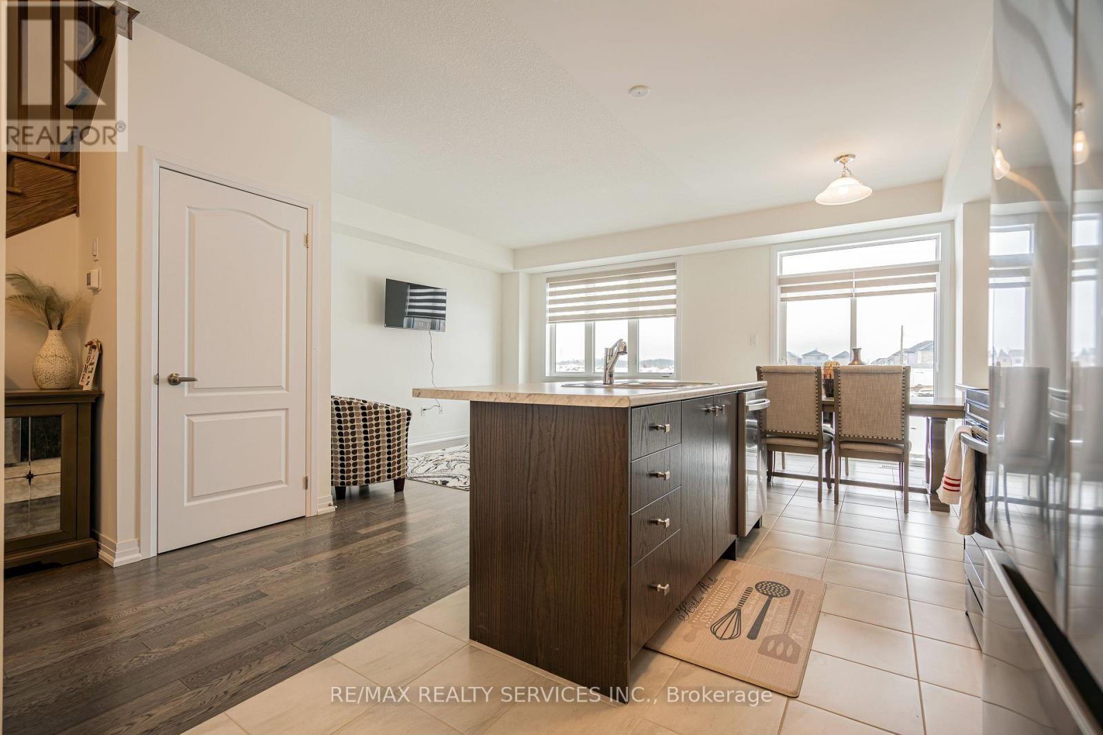 119 Brighton Lane, Thorold, Ontario  L2V 0N7 - Photo 10 - X12178601