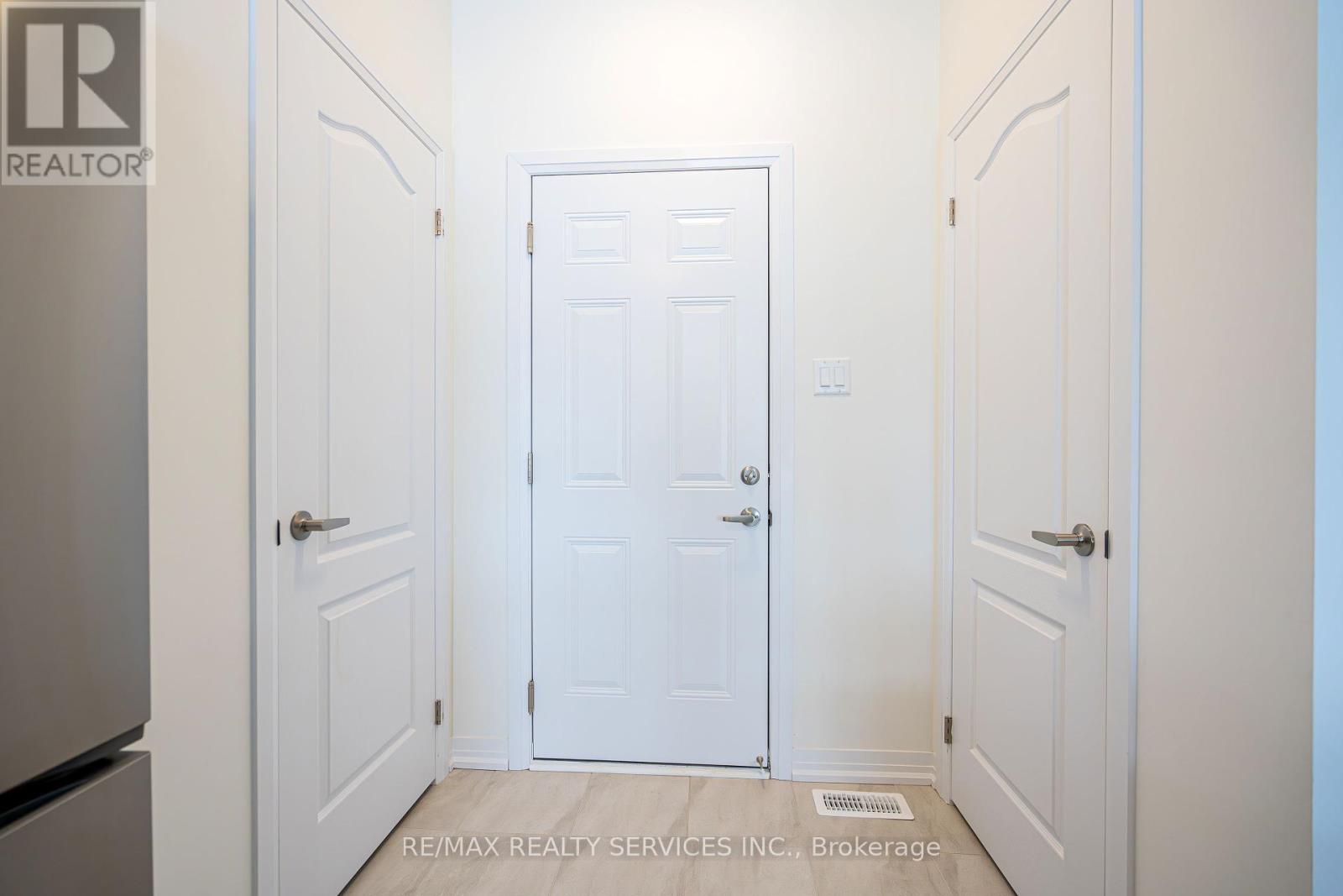 119 Brighton Lane, Thorold, Ontario  L2V 0N7 - Photo 11 - X12178601