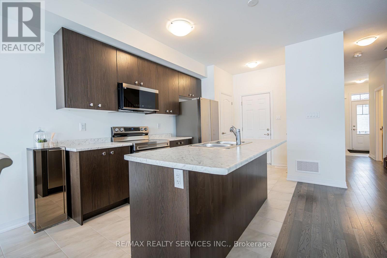 119 Brighton Lane, Thorold, Ontario  L2V 0N7 - Photo 8 - X12178601