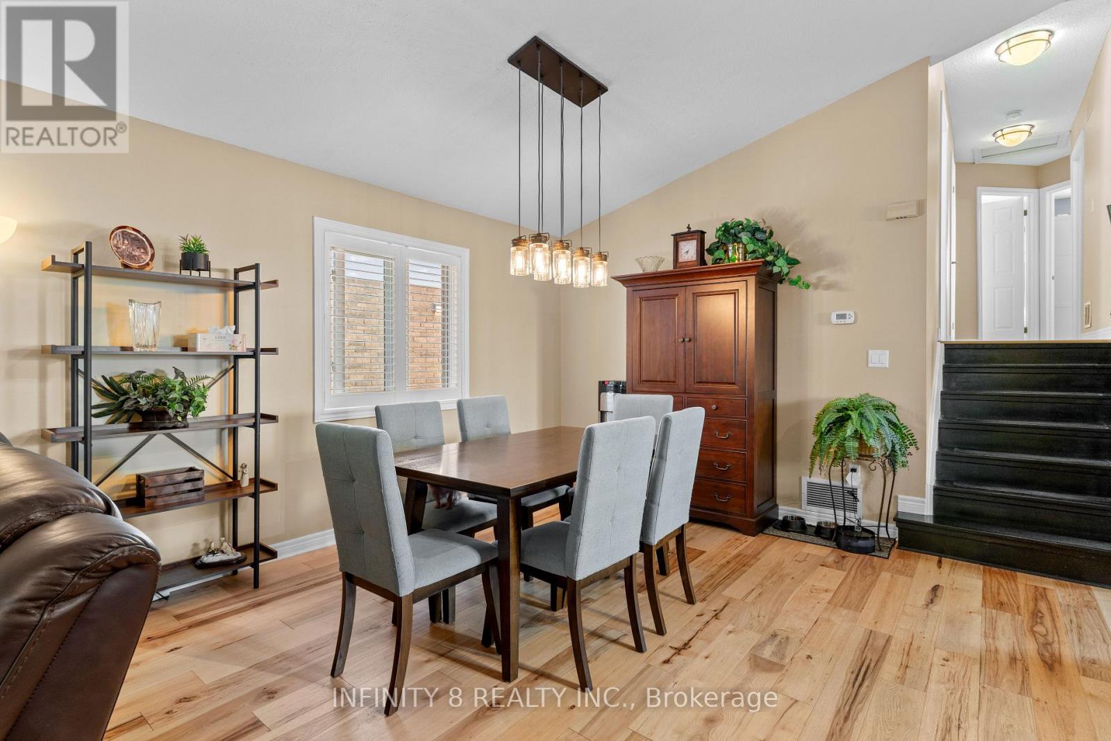 7745 Bishop Avenue, Niagara Falls (Mt. Carmel), Ontario  L2H 3G2 - Photo 8 - X12178820