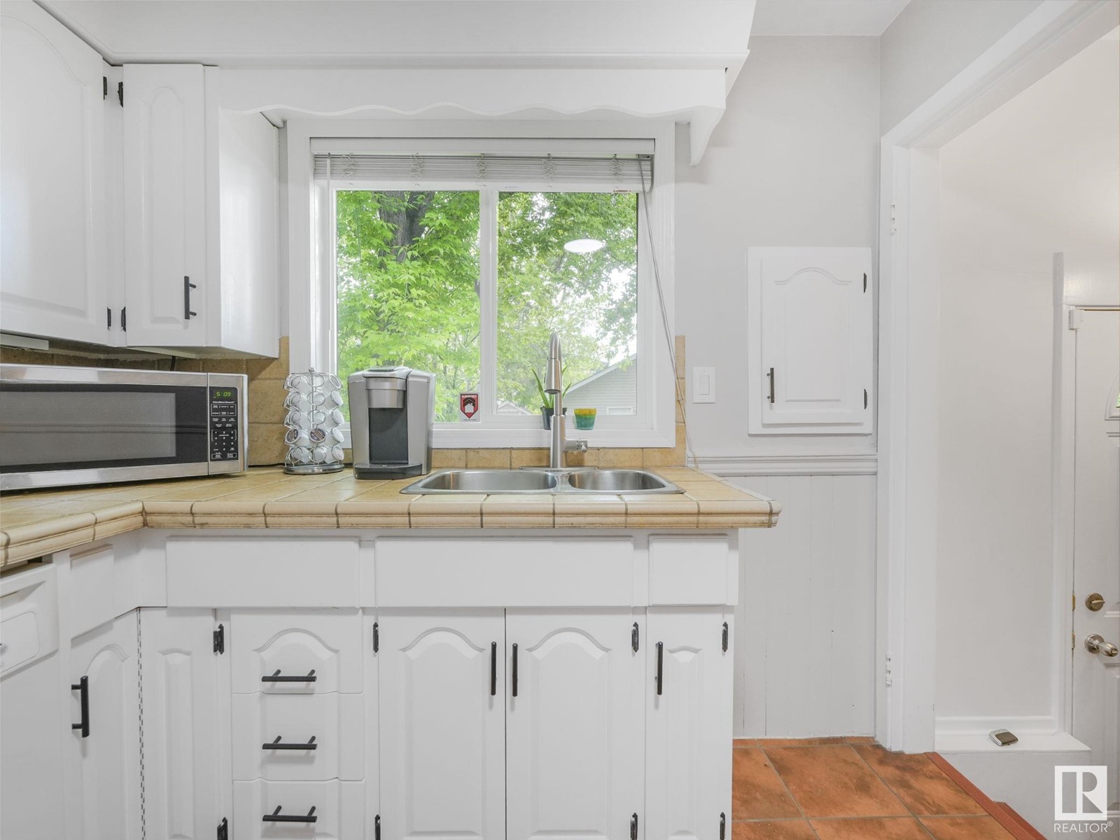 Property at 11514 122 ST NW image 5