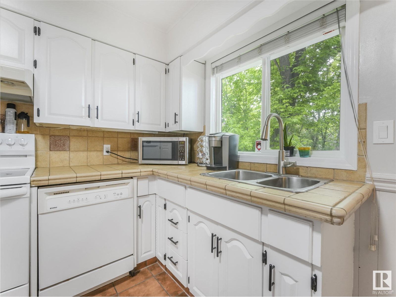 Property at 11514 122 ST NW image 4