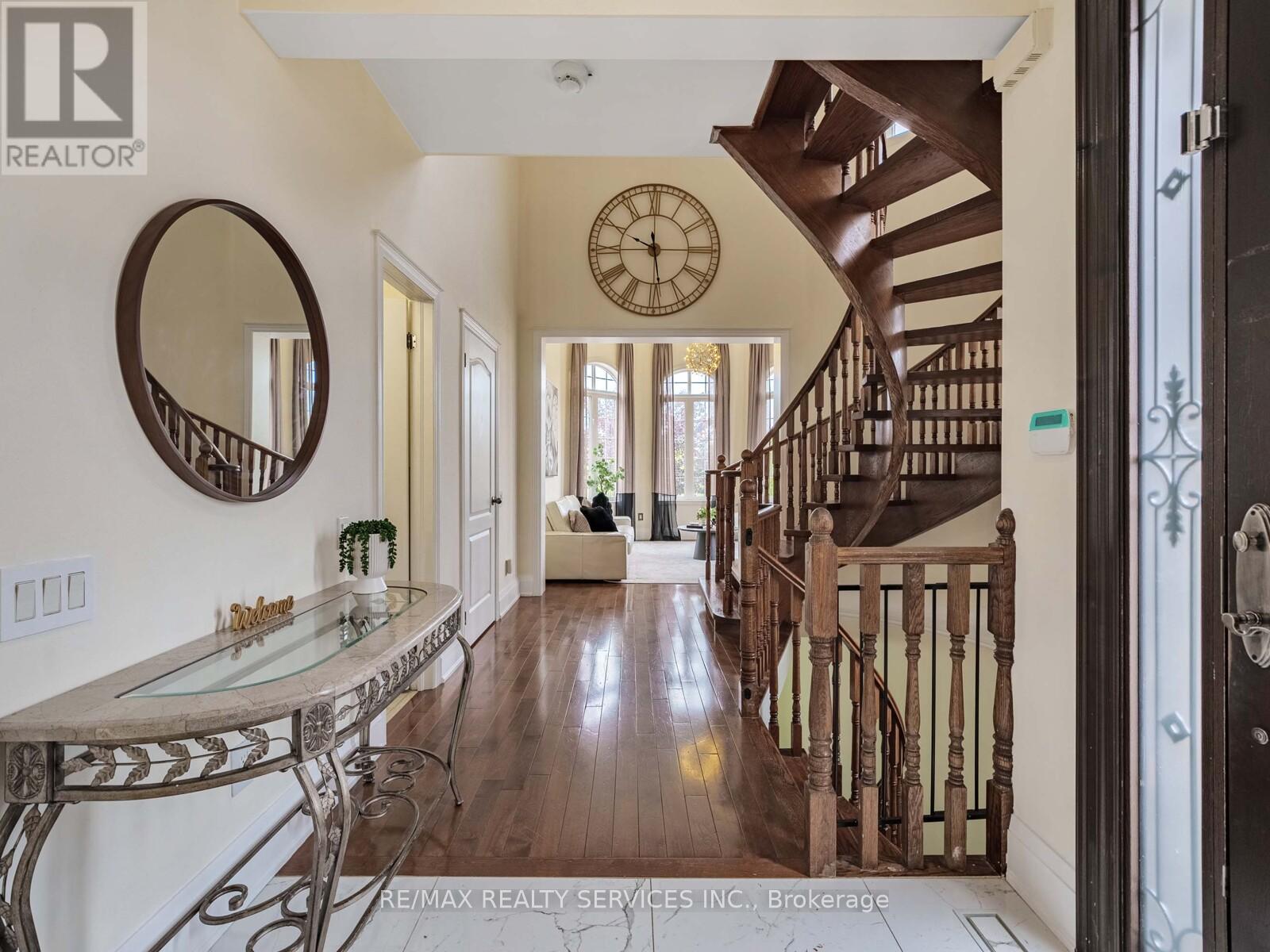 242 Milkweed Way, Oakville, Ontario  L6L 0A6 - Photo 6 - W12173660
