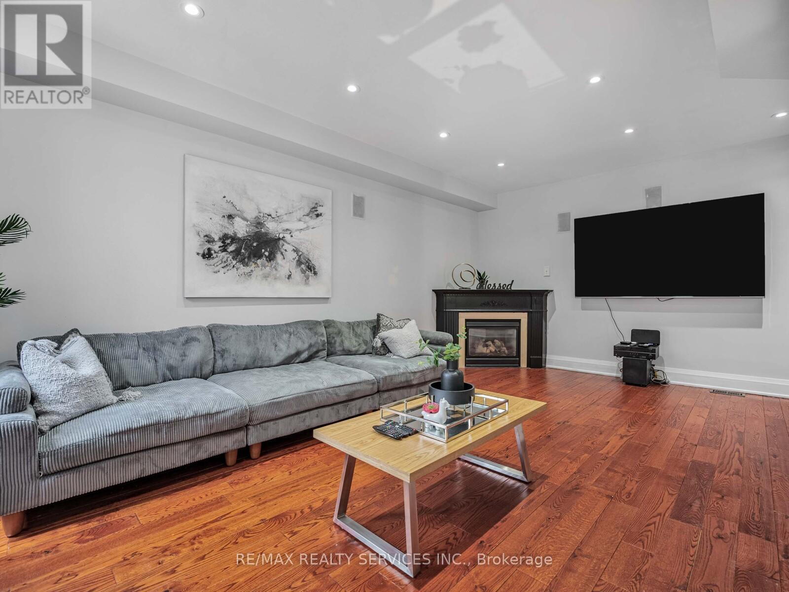 242 Milkweed Way, Oakville, Ontario  L6L 0A6 - Photo 11 - W12173660
