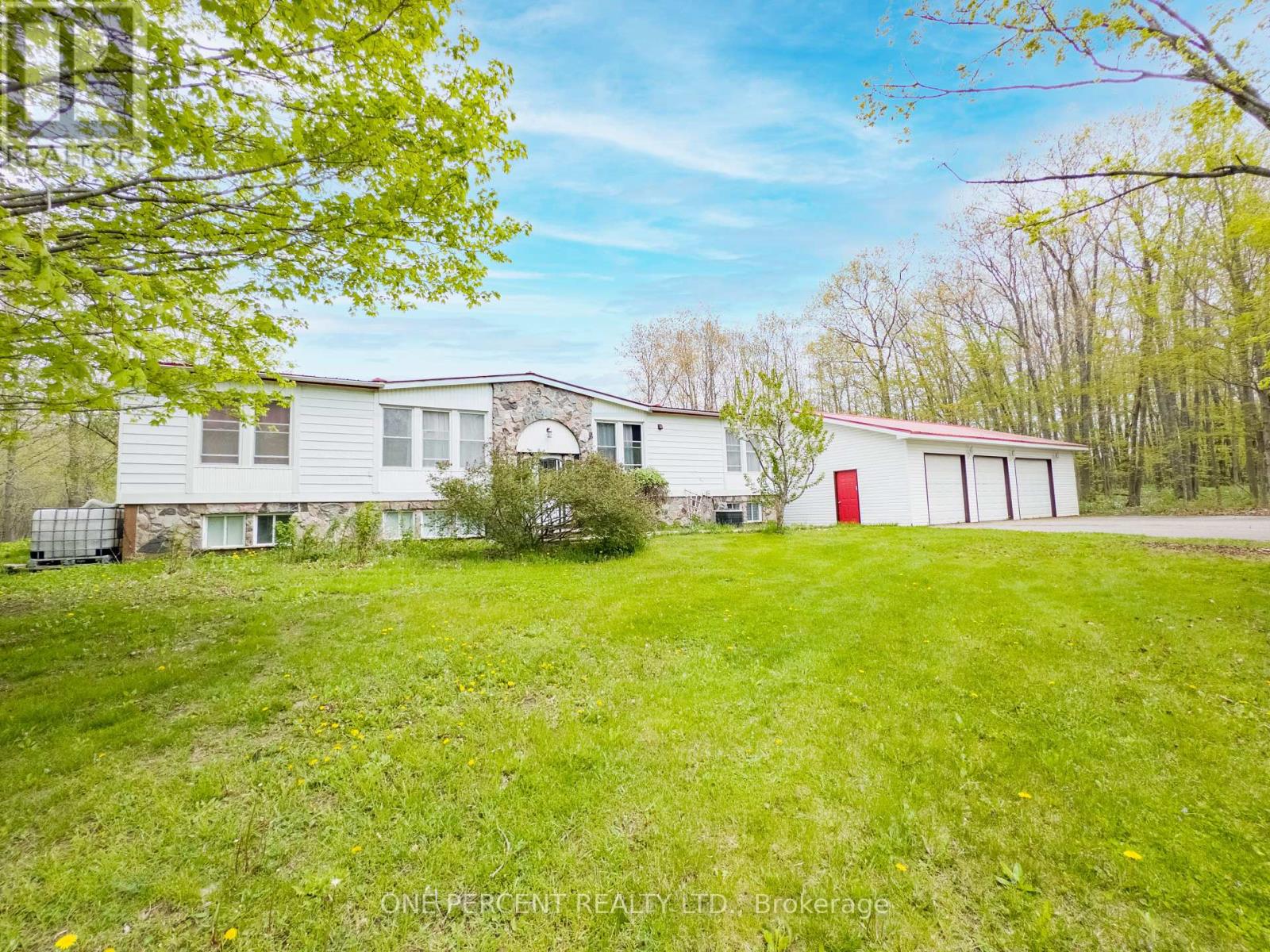 <div class="slider-price">$699,900</div><p>19656 Loyalist Parkway, Prince Edward County, Ontario</p>