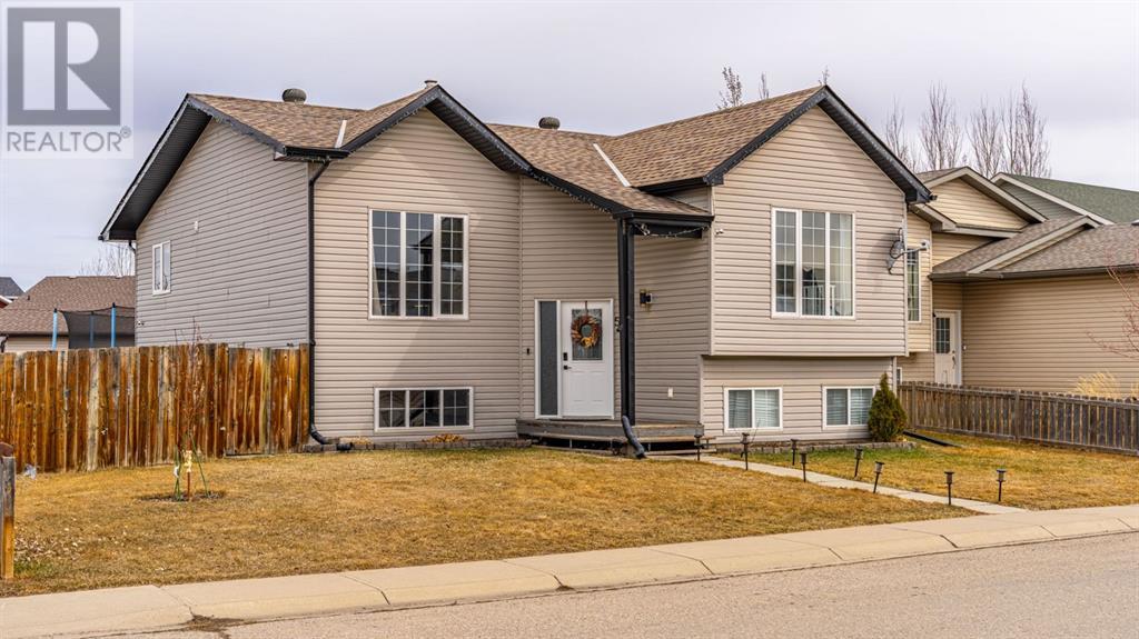 520 Carriage Lane Drive, Carstairs, Alberta  T0M 0N0 - Photo 1 - A2209336