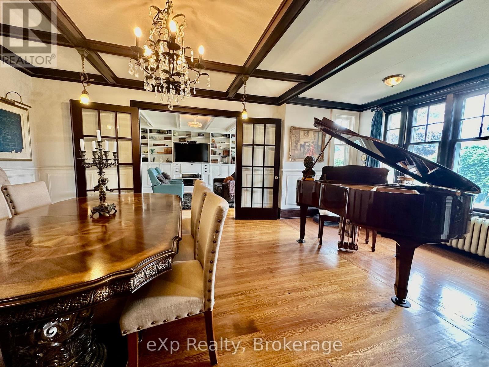 85 10th Street, Hanover, Ontario  N4N 1M9 - Photo 7 - X12156800