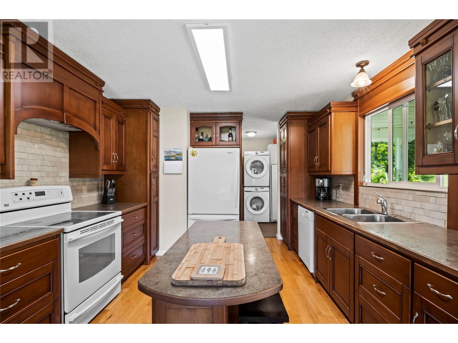 2864 Leisure Place, Blind Bay, British Columbia  V0E 1H1 - Photo 17 - 10349077