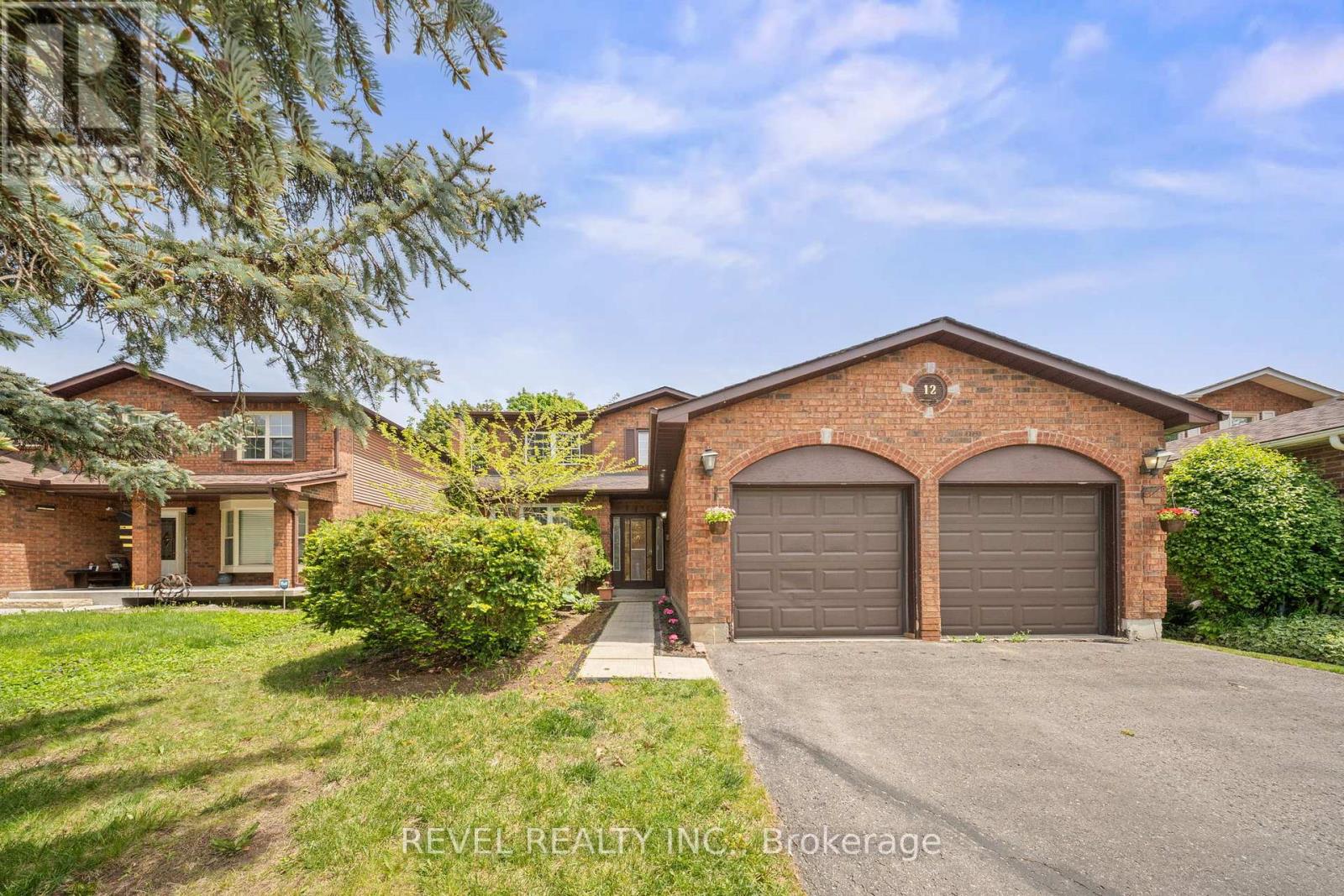 12 ROBINSON CRESCENT, Whitby, Ontario