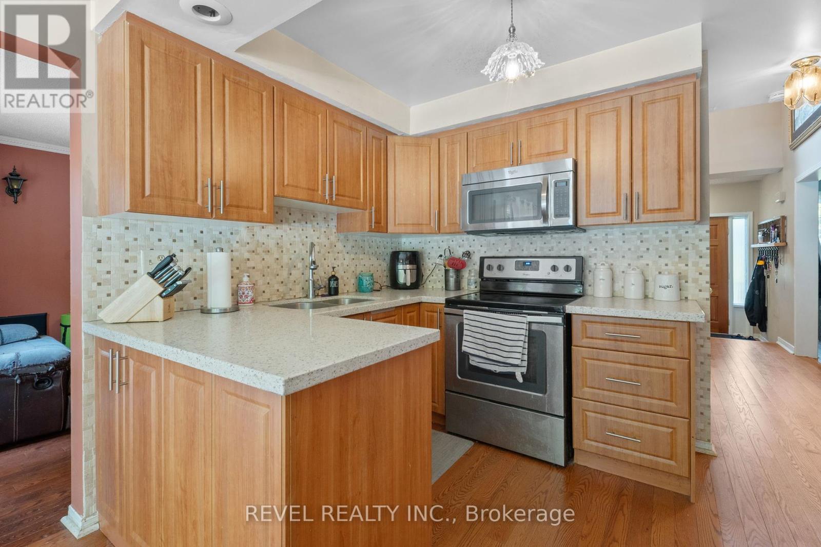 12 Robinson Crescent, Whitby, Ontario L1N 6W5 - Photo 8 - E12178894