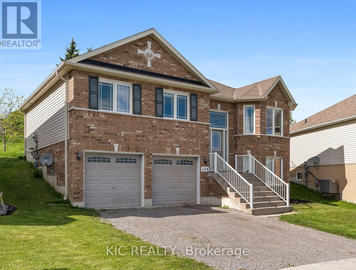 574 CLANCY CRESCENT, Peterborough West, Ontario
