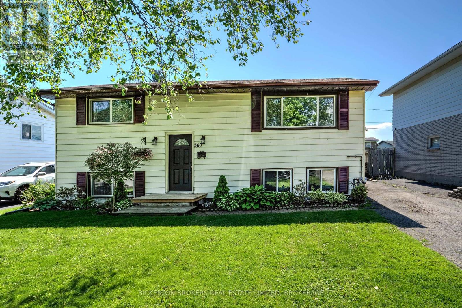 360 FIRST AVENUE, brockville, Ontario
