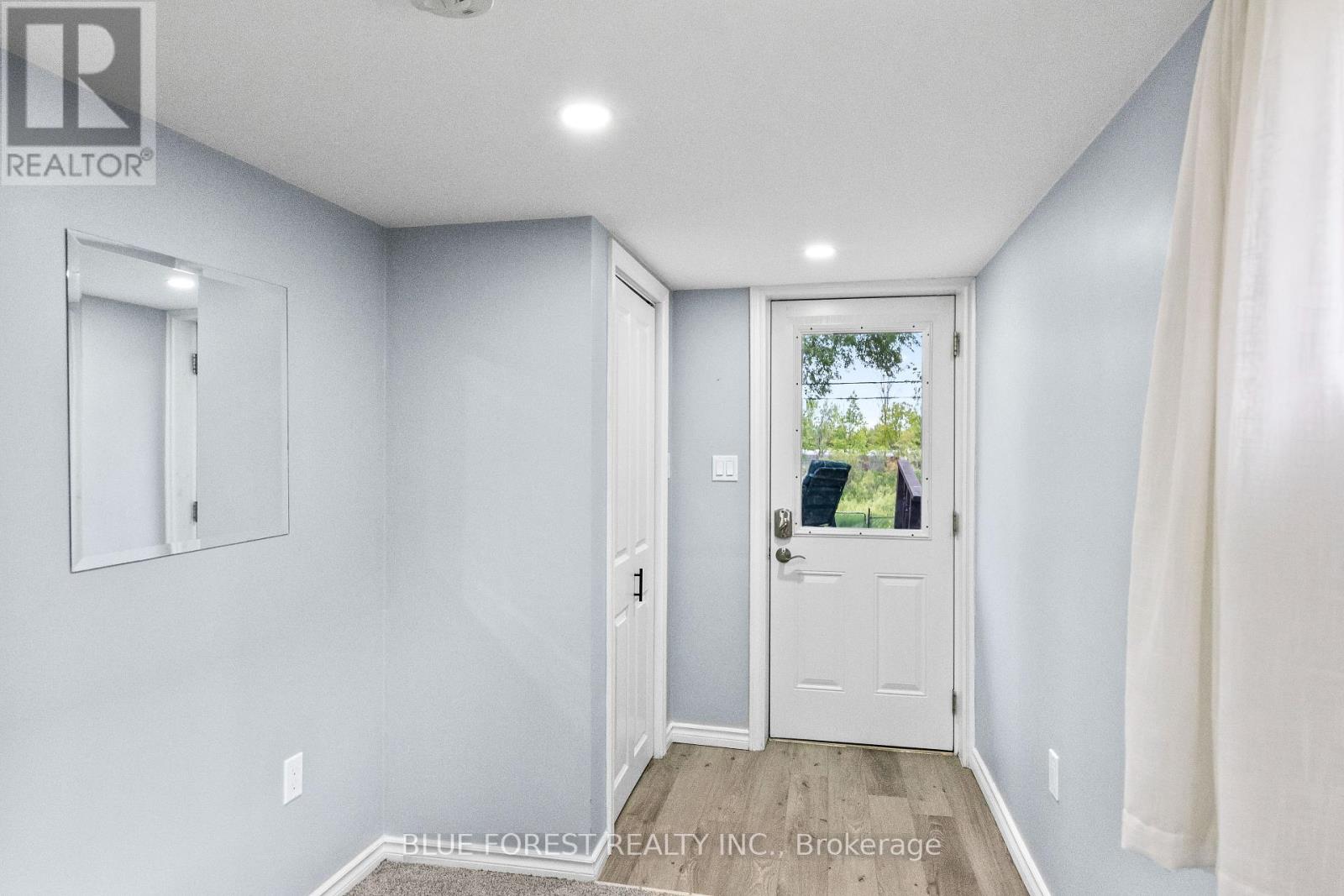 69 Connaught Avenue, London East, Ontario  N5Y 3A5 - Photo 3 - X12178852