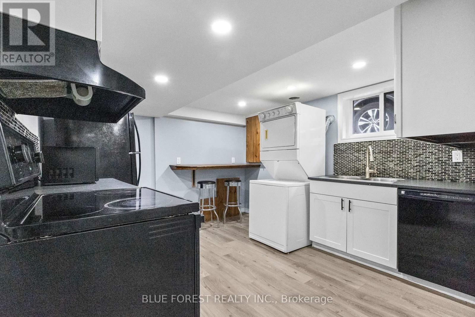 69 Connaught Avenue, London East, Ontario  N5Y 3A5 - Photo 8 - X12178852