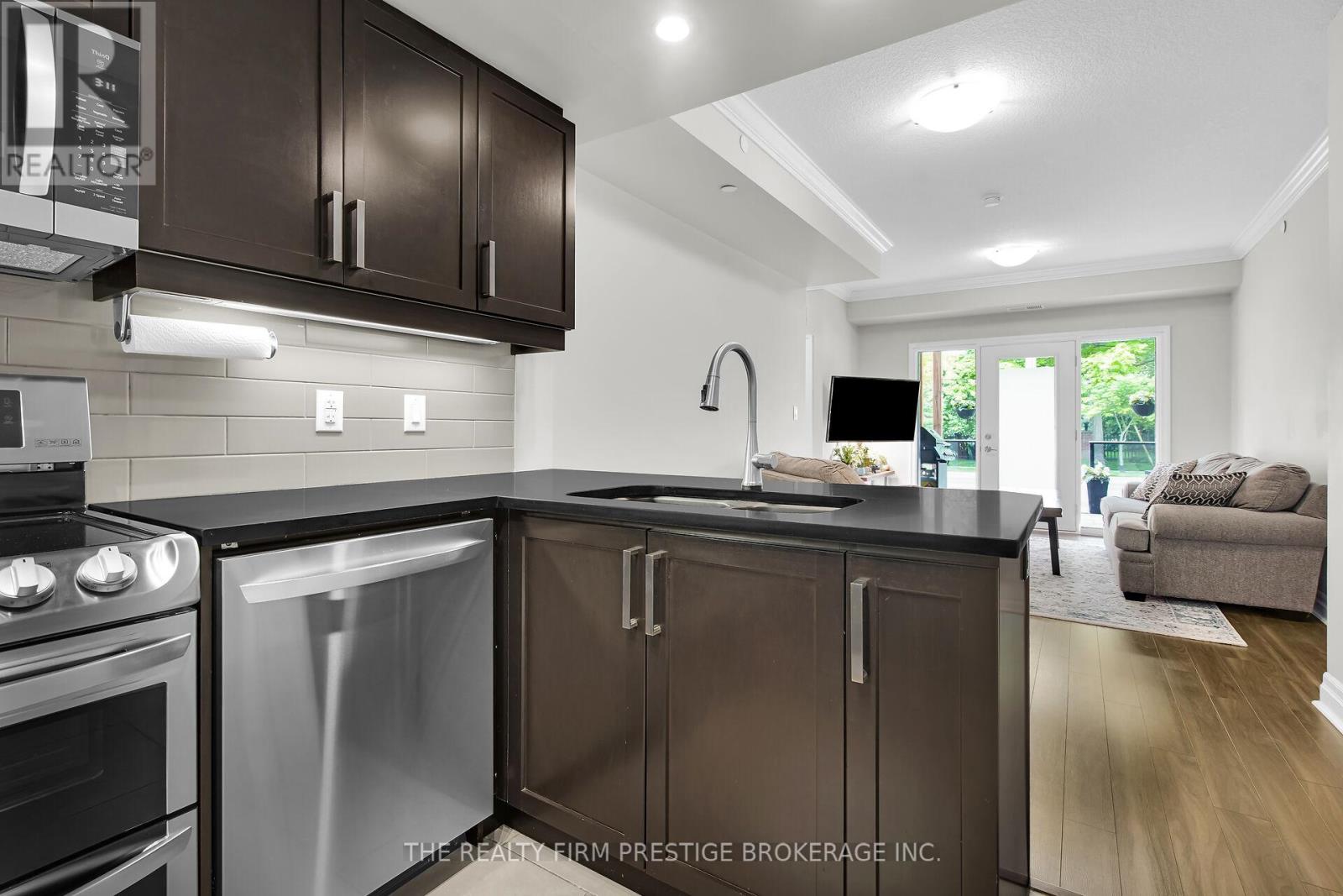 102 - 89 Ridout Street S, London South, Ontario  N6C 3X2 - Photo 4 - X12178856