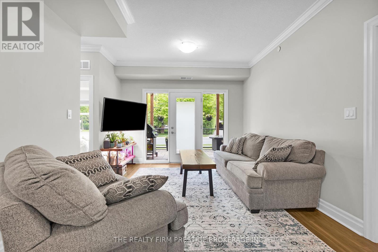 102 - 89 Ridout Street S, London South, Ontario  N6C 3X2 - Photo 8 - X12178856
